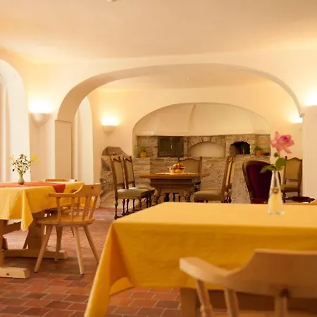 Chasa Al Battaporta Bed and Breakfast *